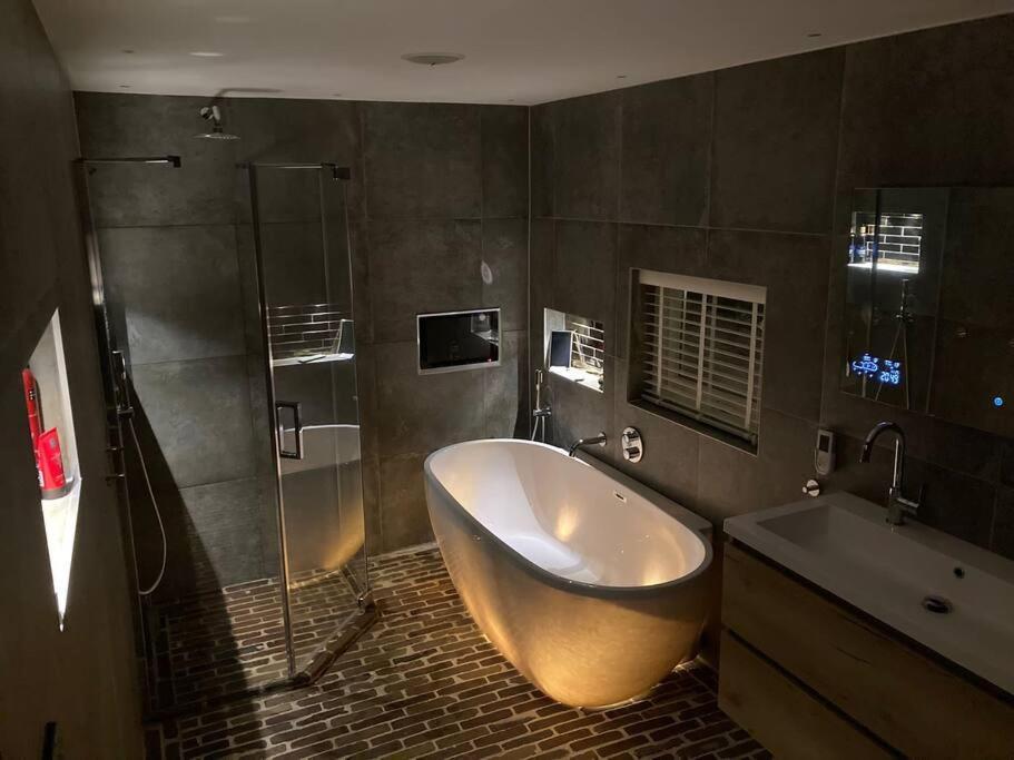 Voorsterstaete Former Barn, Including Jacuzzi Voorst Gem Voorst Kültér fotó